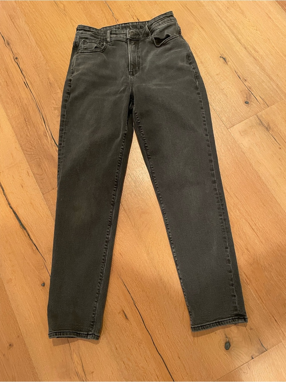 American Eagle Outfitters - Mom Jean - Straight Leg Jeans in Charcoal Black